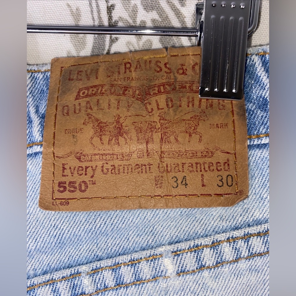 Vintage Levis 550 Relaxed Jeans
Light Blue Faded Denim
Made‎ USA 90s - Picture 5 of 14